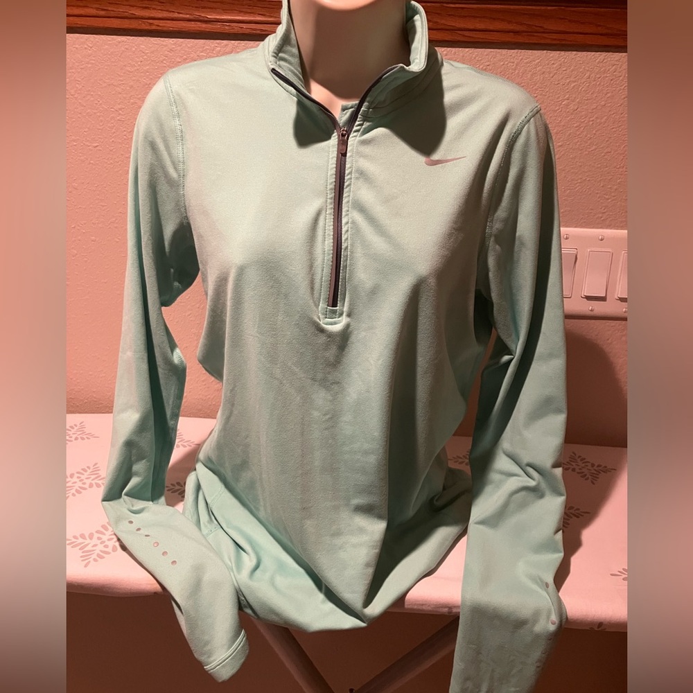 NIKE Running Long Sleeve 1/4 Zip Shirt Women’s Medium